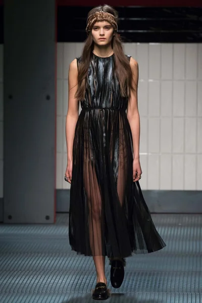 Look 25